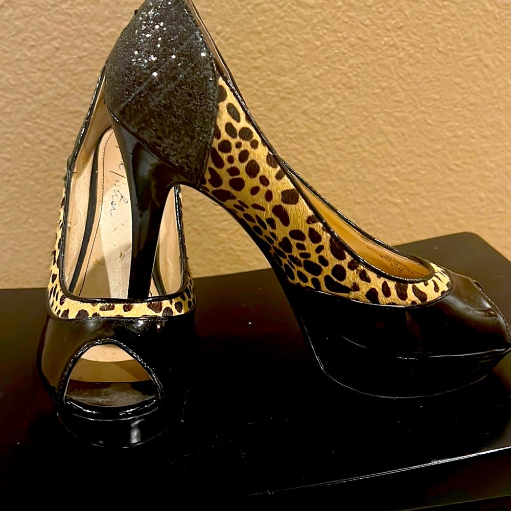 Ladies, high-heeled shoes